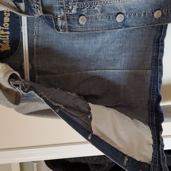 Jean jacket with light gray hood and sleeves. - Picture 7 of 8